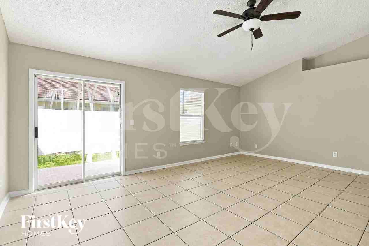 4275 Hanging Moss Dr - Photo 5 of 16