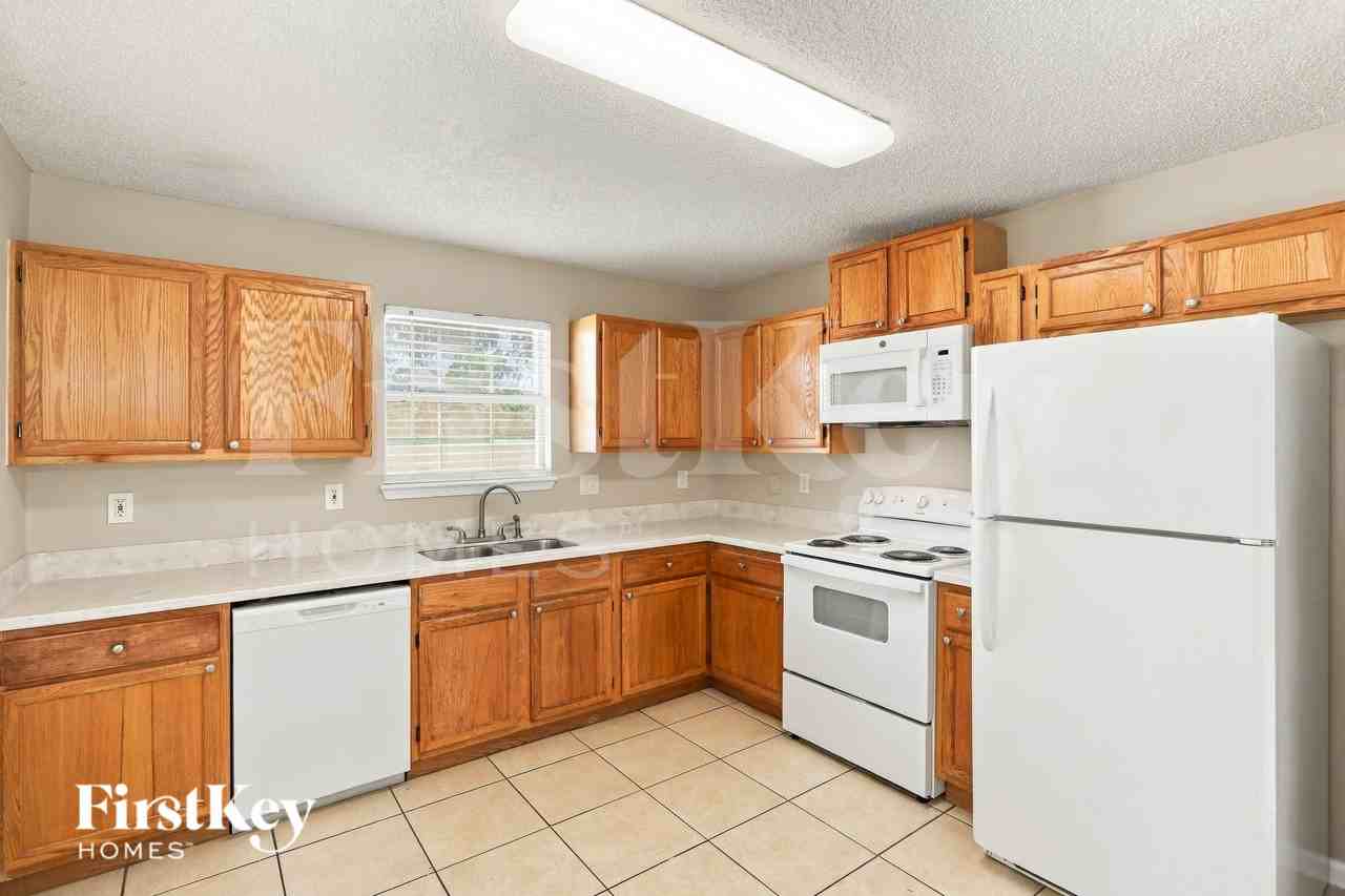 4275 Hanging Moss Dr - Photo 6 of 16