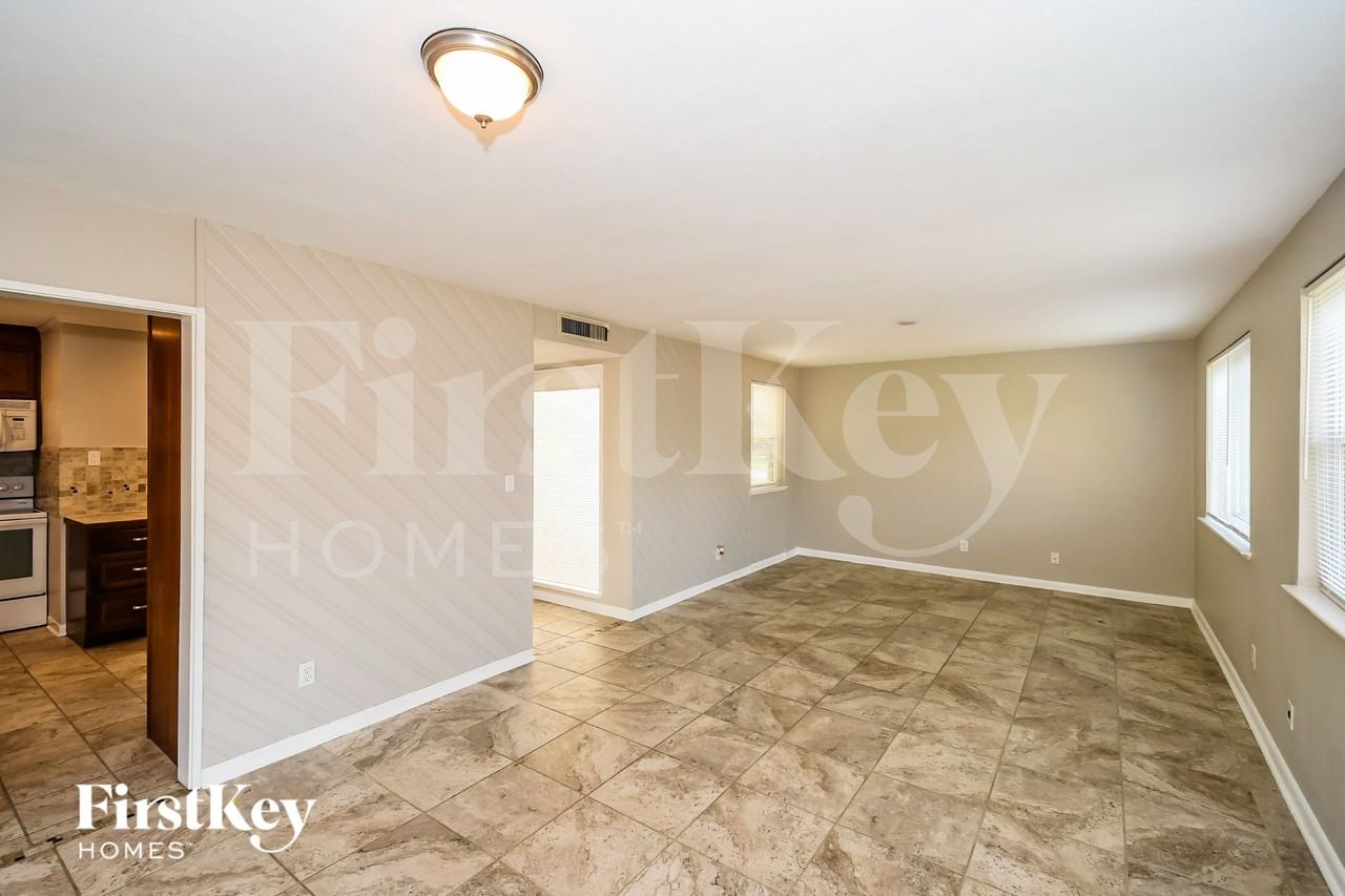 7127 Altama Rd - Photo 3 of 16