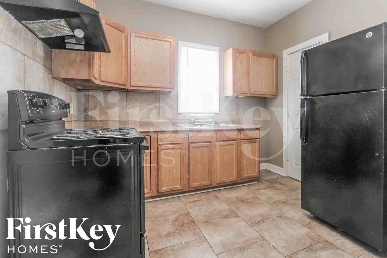 2160 S Emerson Ave - Photo 5 of 15