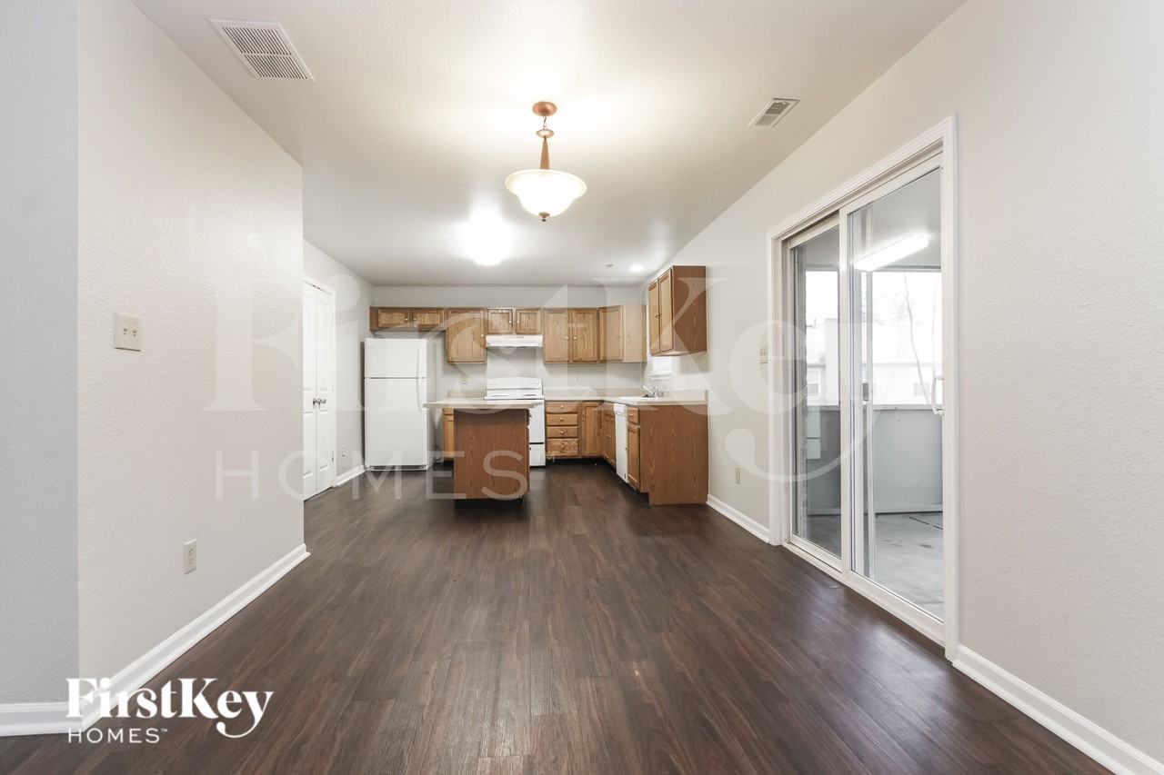 860 Treyburn Green Dr - Photo 5 of 16