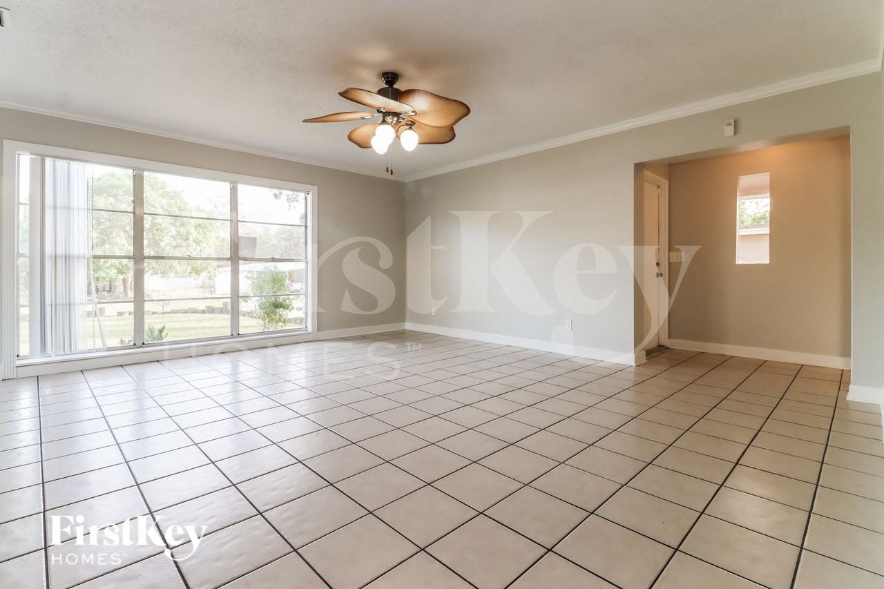 8028 N Ola Ave - Photo 5 of 17