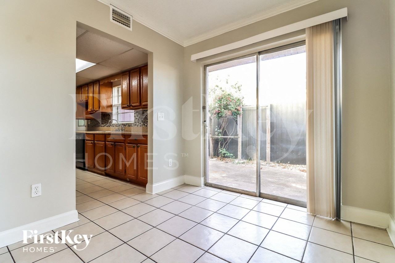 8028 N Ola Ave - Photo 6 of 17