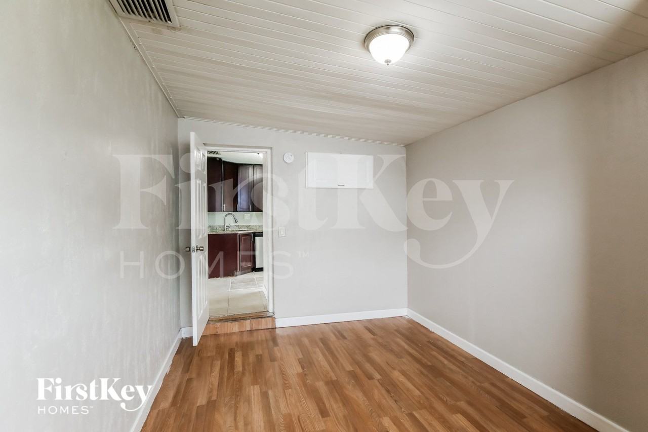 3191 Nw 5th St - Photo 7 of 20