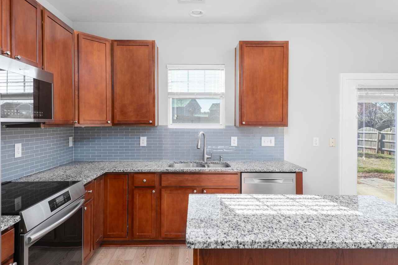 2010 Woodsdale Dr - Photo 5 of 23