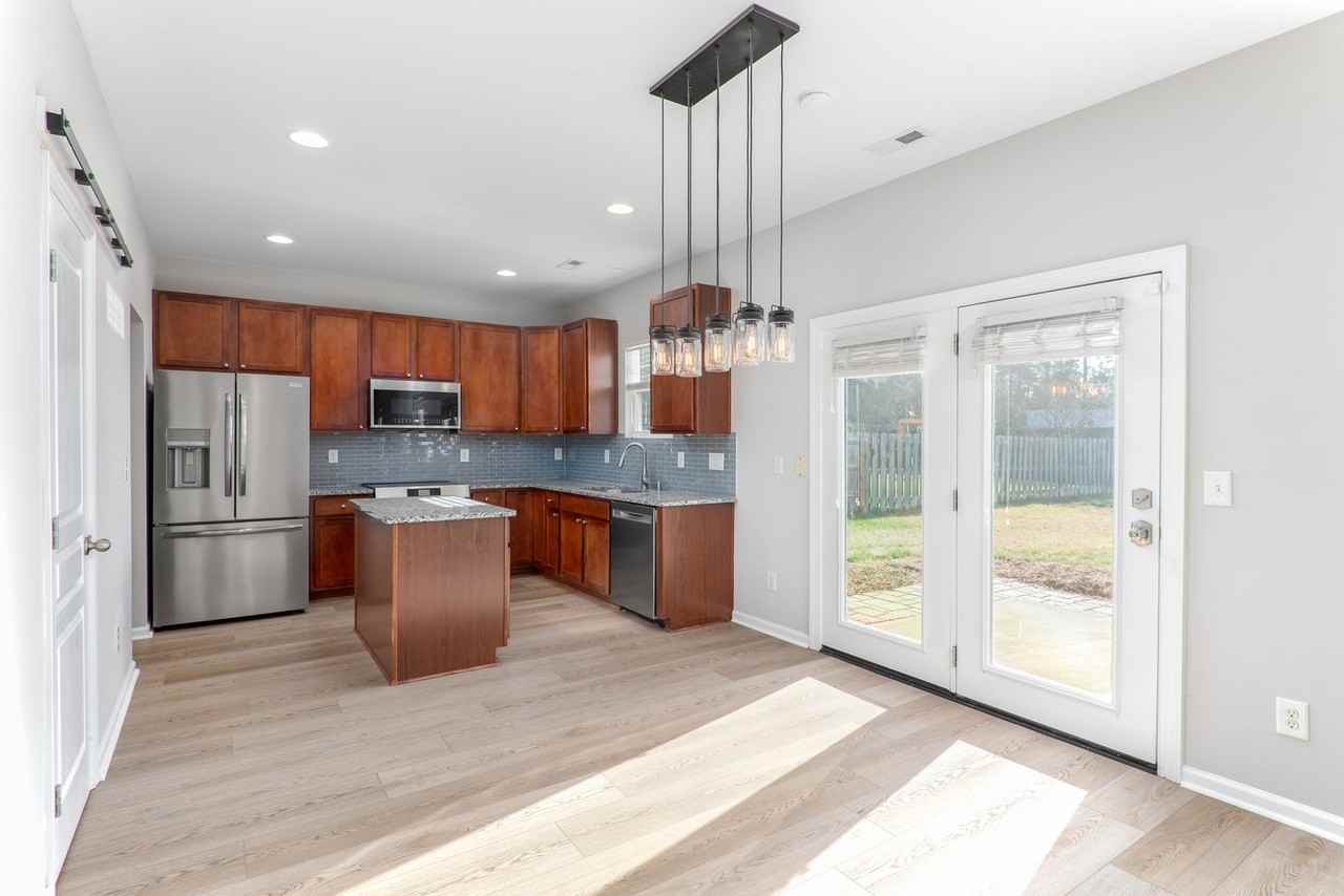 2010 Woodsdale Dr - Photo 6 of 23