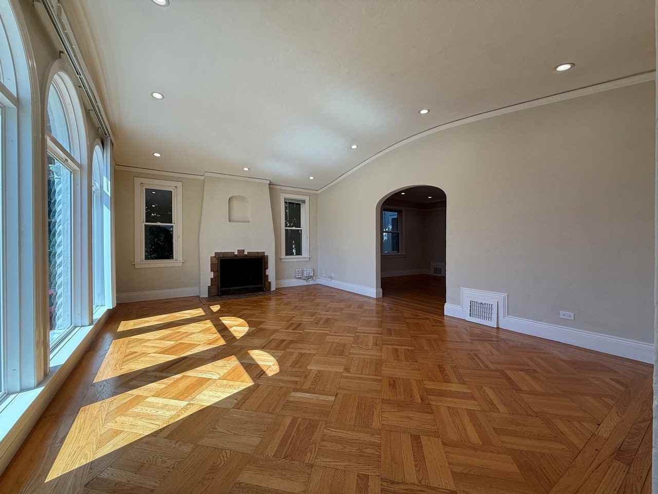Bordered Burlingame - Photo 3 of 20