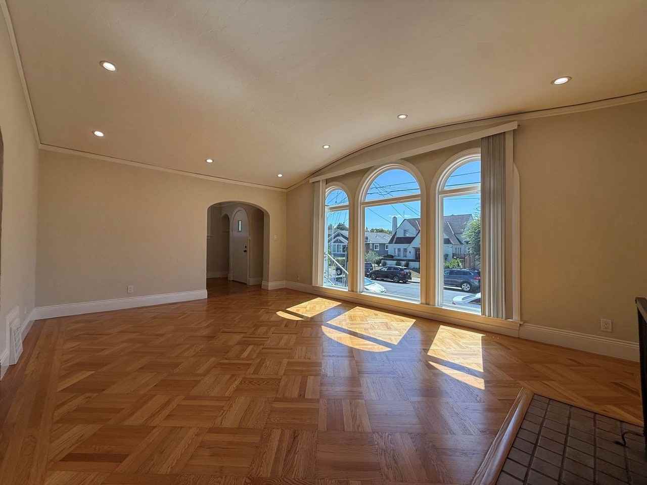 Bordered Burlingame - Photo 4 of 20