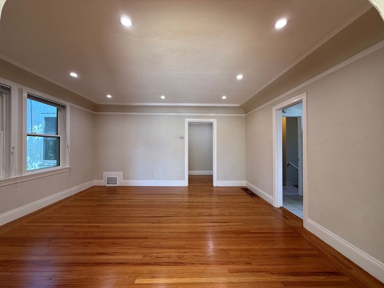 Bordered Burlingame - Photo 5 of 20