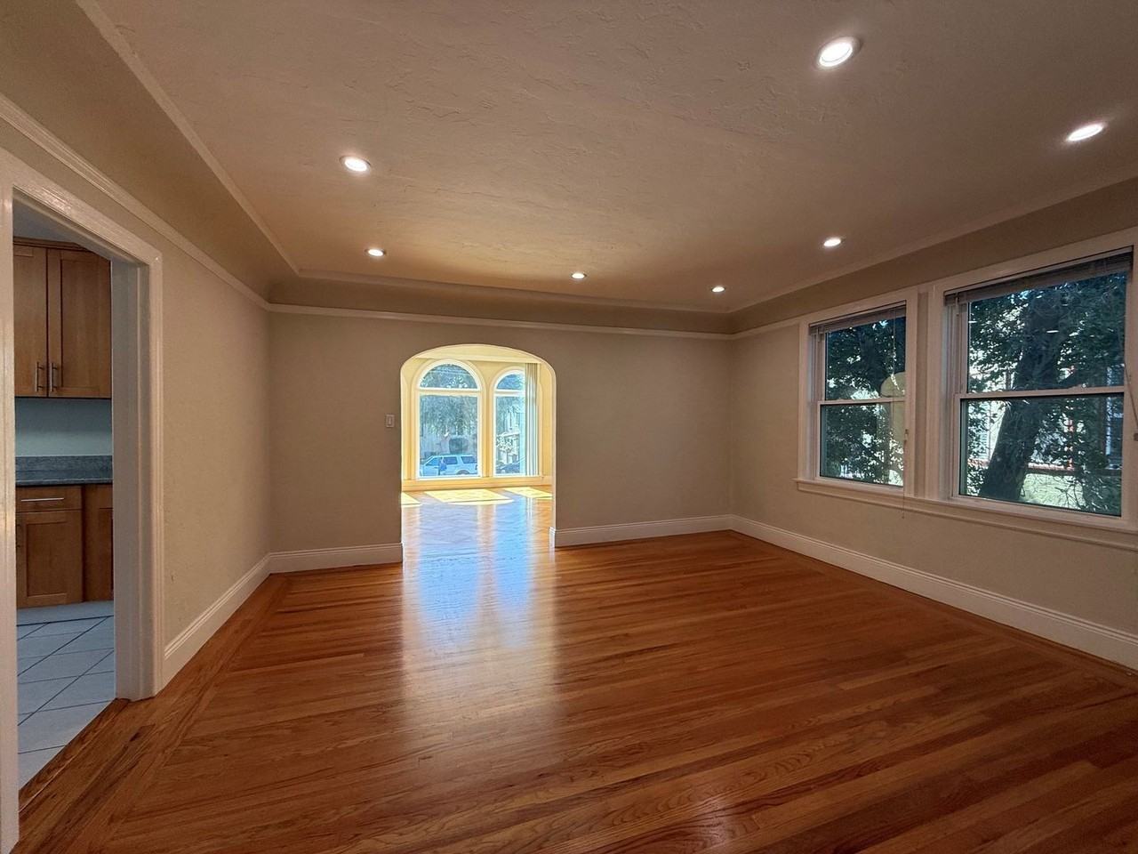 Bordered Burlingame - Photo 6 of 20