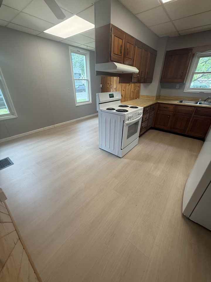 2146 W 4th St - Photo 6 of 19