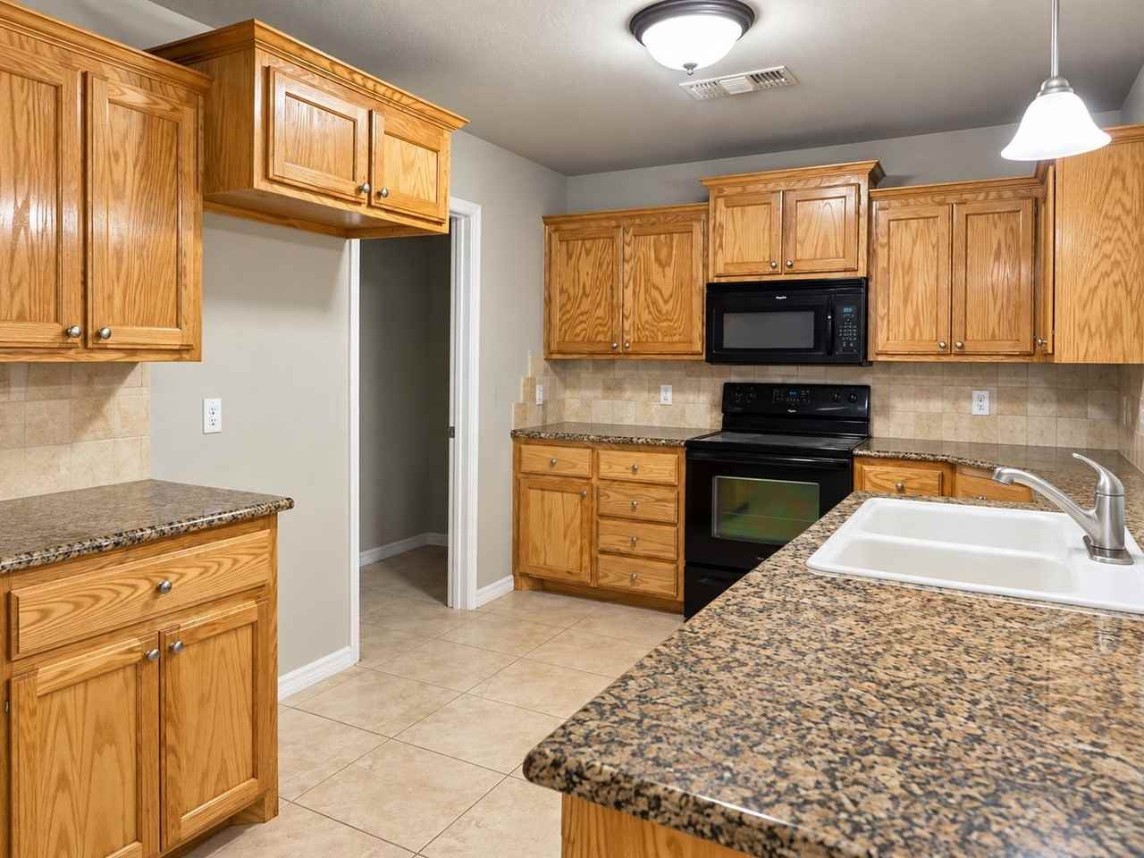 2806 Steves Way - Photo 4 of 15
