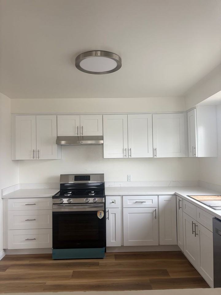 25405 Cypress St - Photo 2 of 10