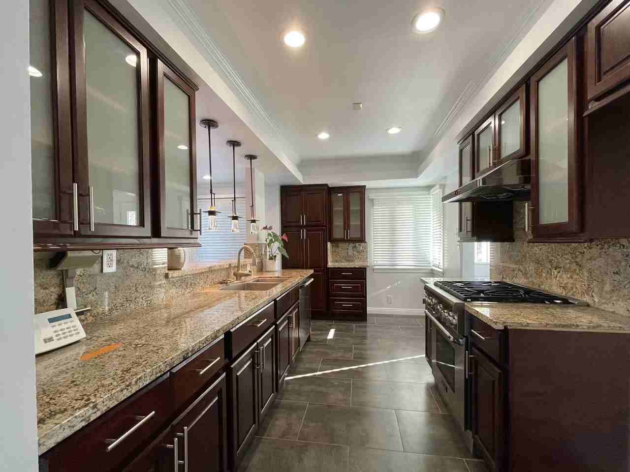 1055 Winston Ave - Photo 6 of 17