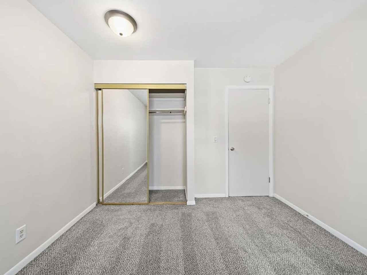 Williamsburg Apartments (Williamsburg 84 LLC) - Photo 3 of 16