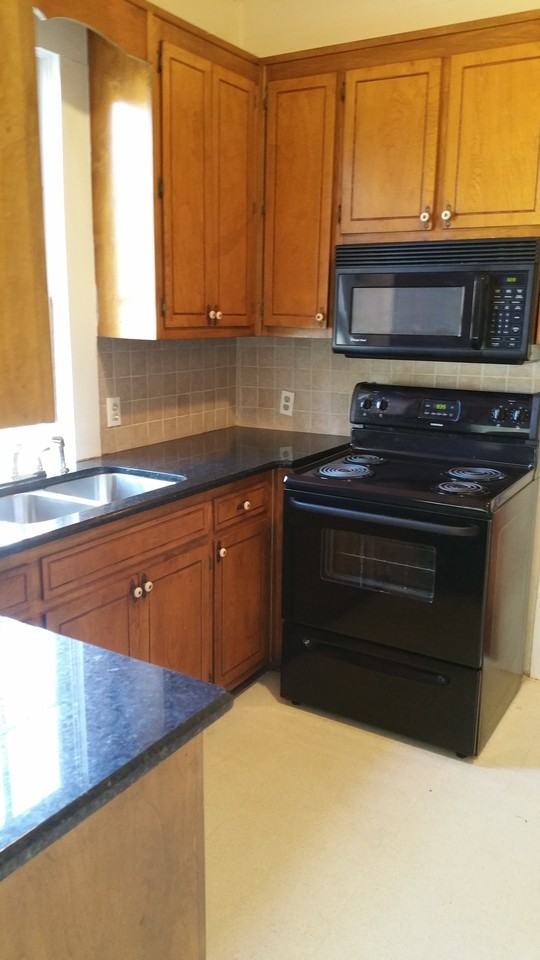 617 Spring St - Photo 4 of 14