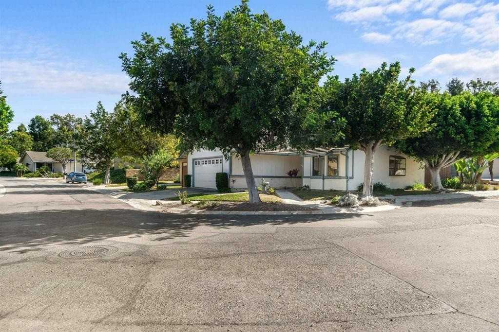 1387 Longfellow Rd - Photo 4 of 29
