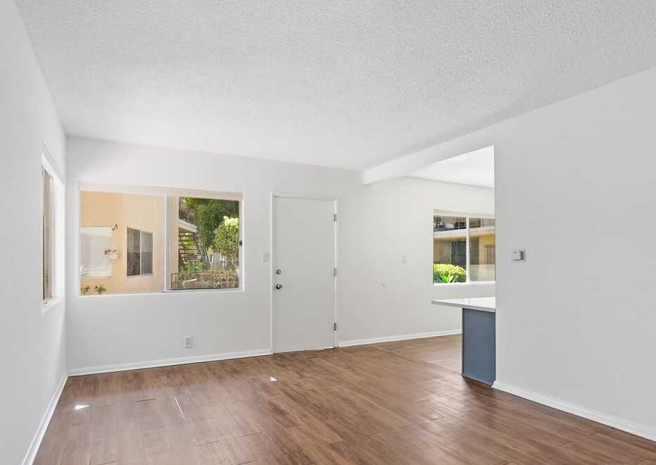 410 N Market St - Photo 3 of 18