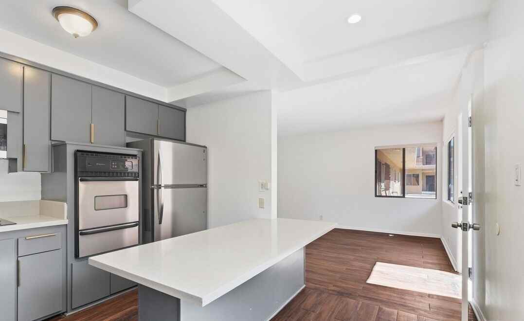 410 N Market St - Photo 5 of 18