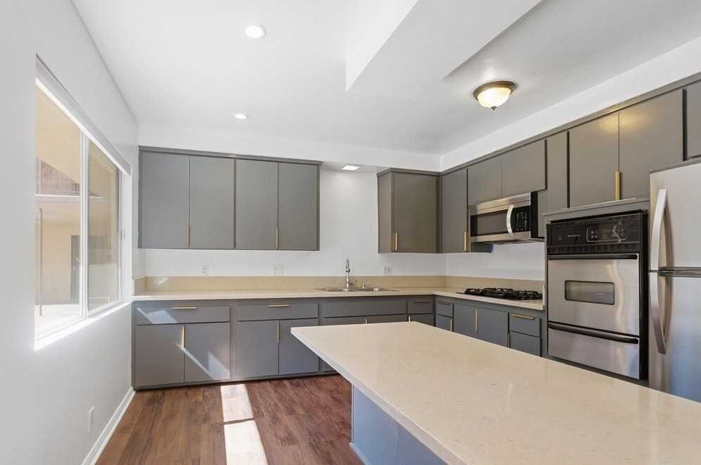 410 N Market St - Photo 6 of 18