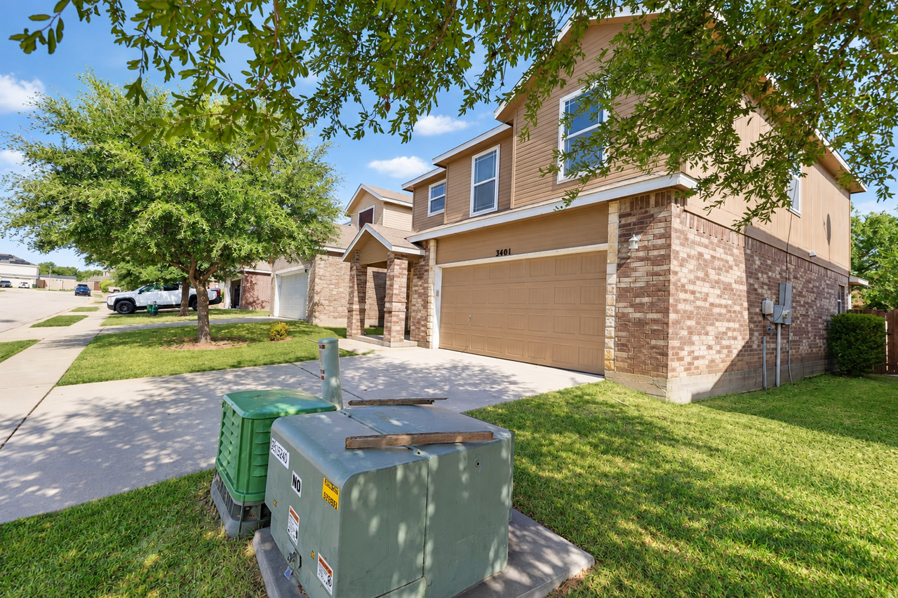 3401 Regency Dr - Photo 2 of 20