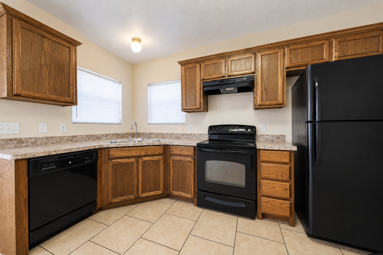 3401 Regency Dr - Photo 4 of 20