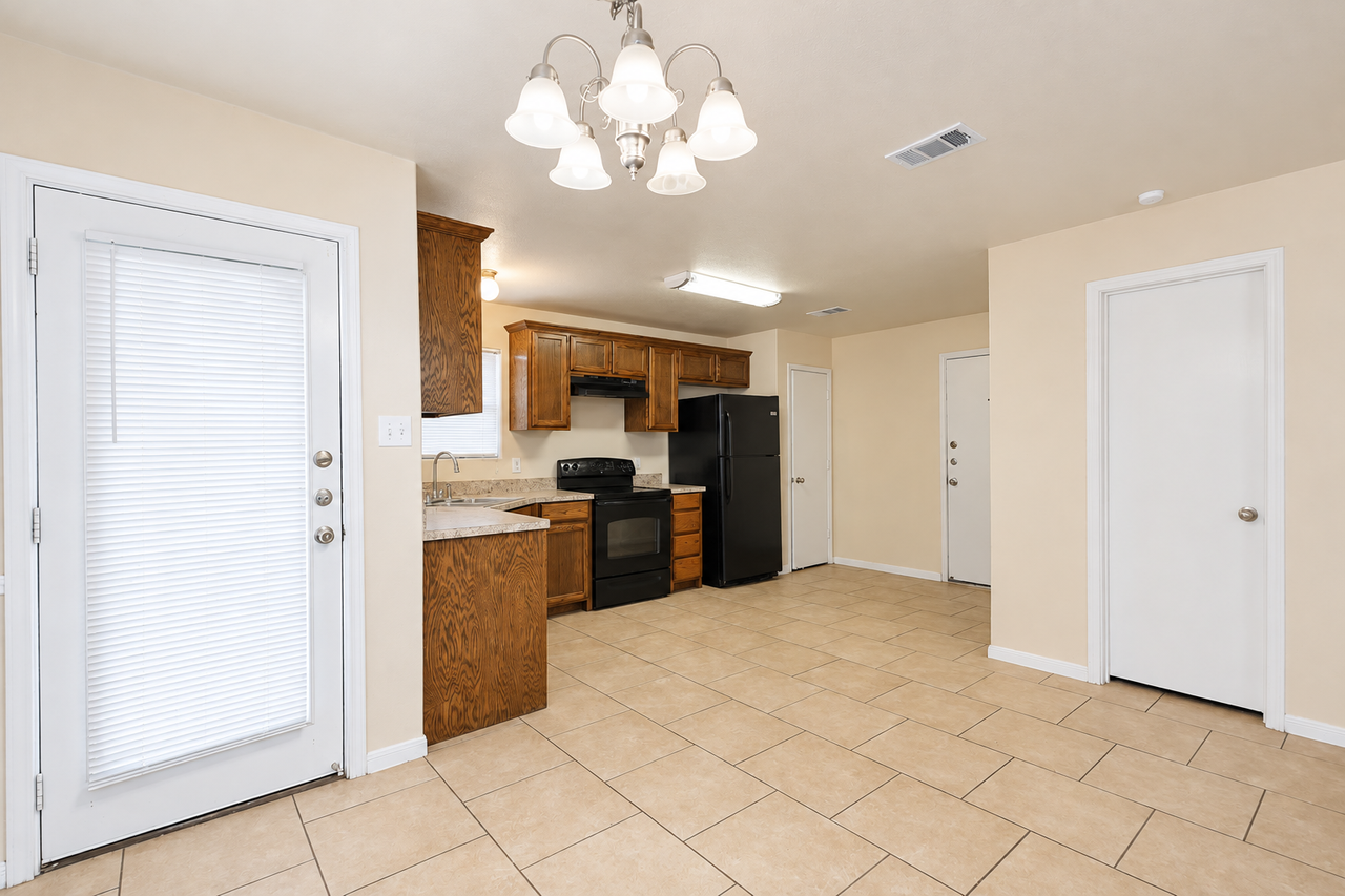 3401 Regency Dr - Photo 6 of 20