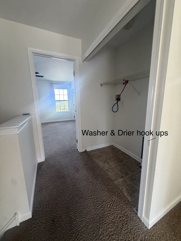 1006 Highview Ct #MAIN - Photo 3 of 20