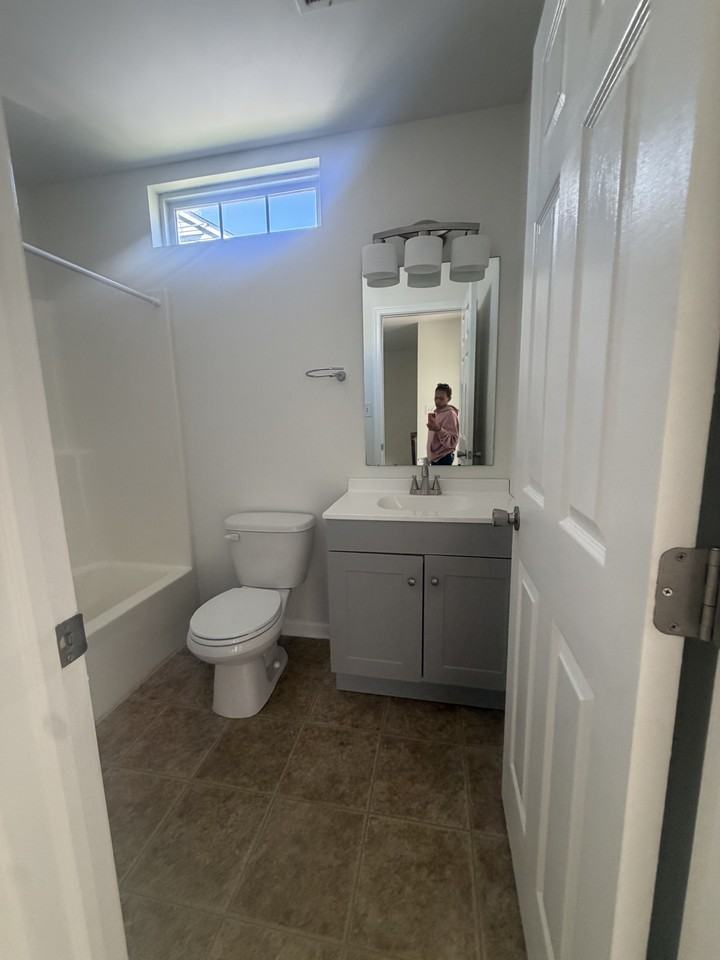 1006 Highview Ct #MAIN - Photo 6 of 20