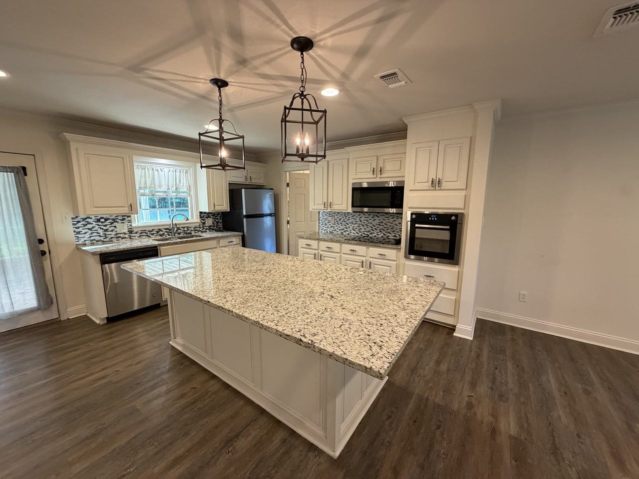 106 Southampton Rd - Photo 5 of 22