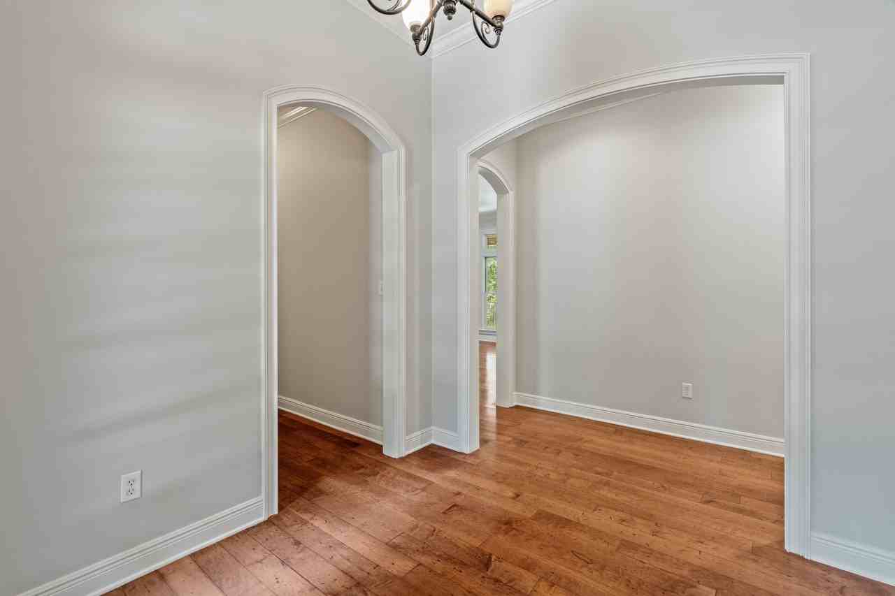 107 Raybourn Rd - Photo 6 of 50