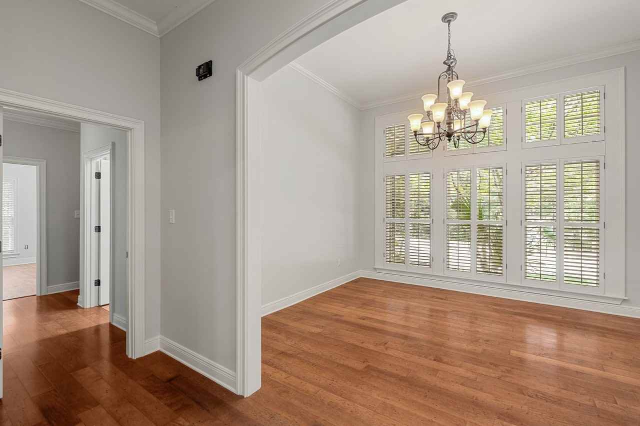 107 Raybourn Rd - Photo 7 of 50
