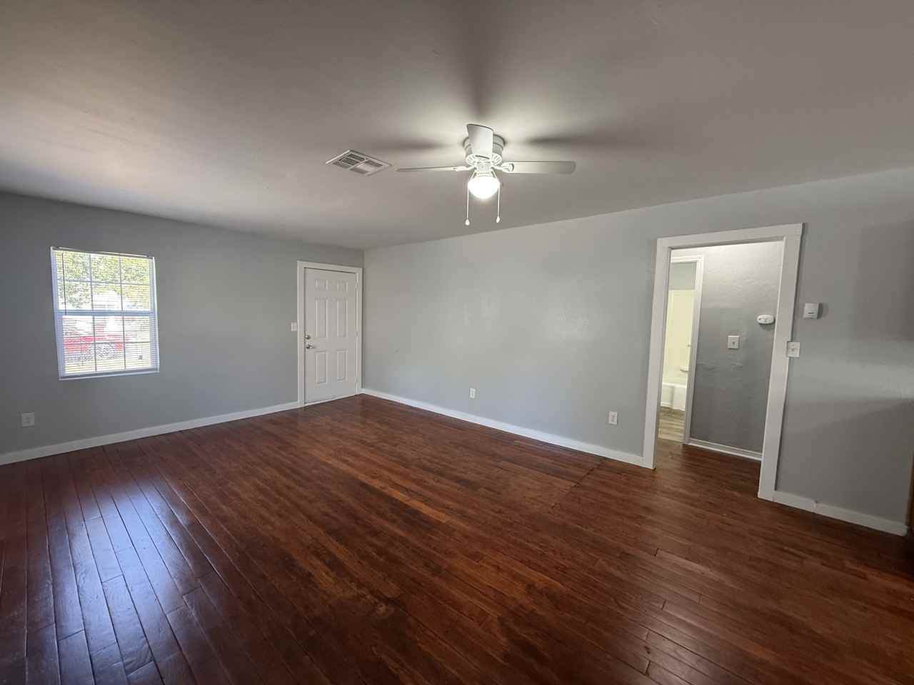 1016 Nw 99th St - Photo 2 of 12