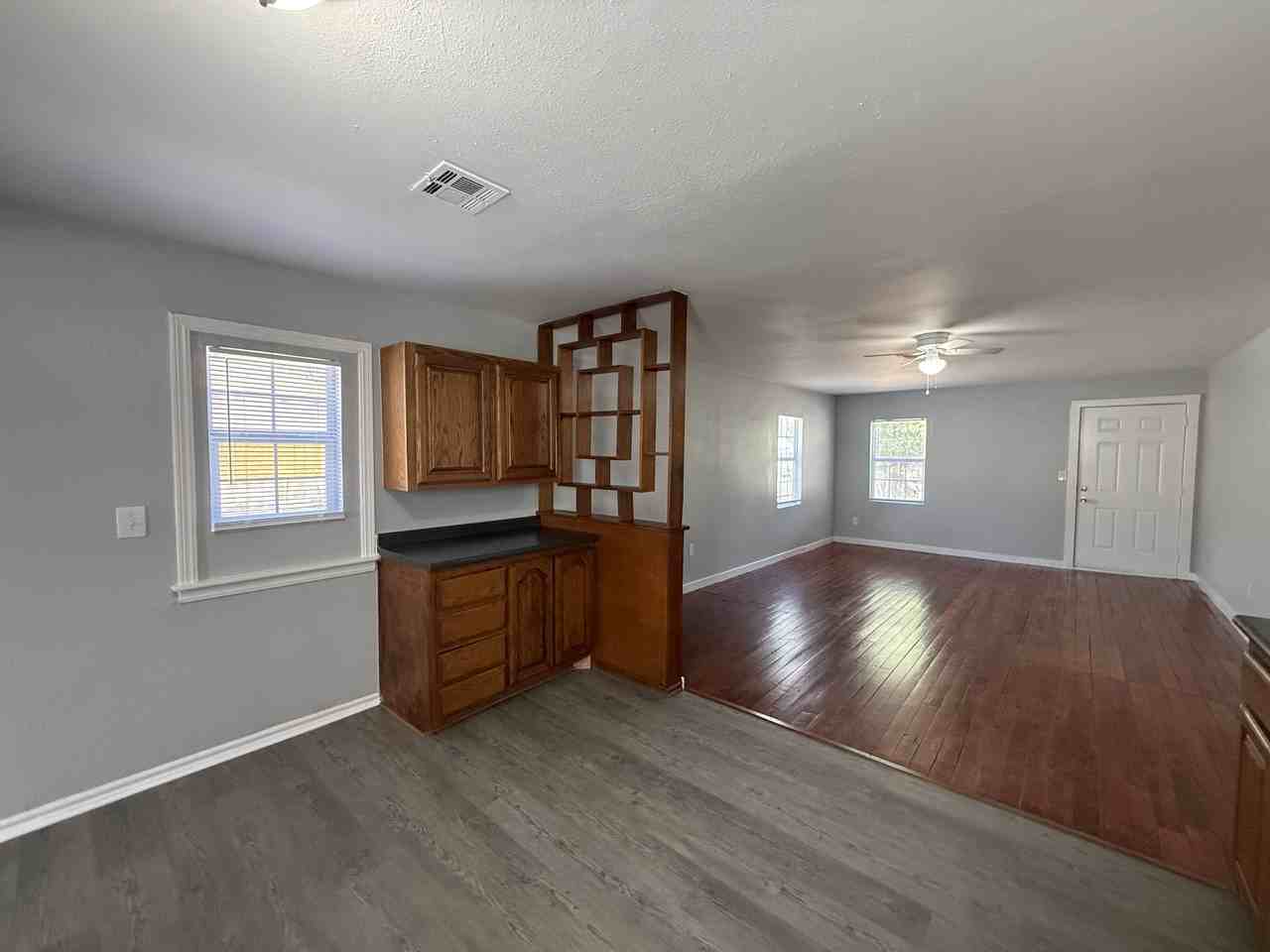 1016 Nw 99th St - Photo 4 of 12