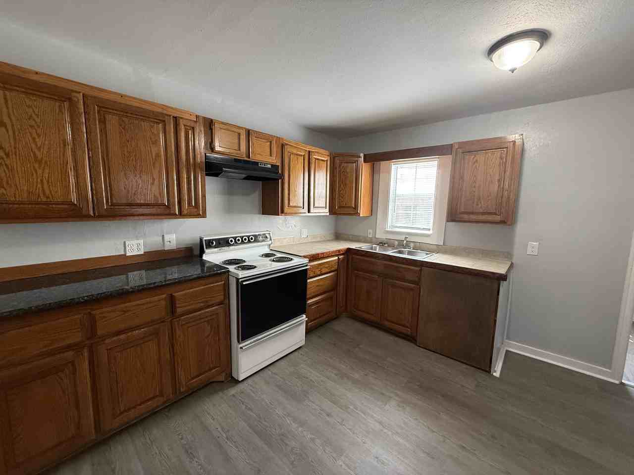 1016 Nw 99th St - Photo 5 of 12