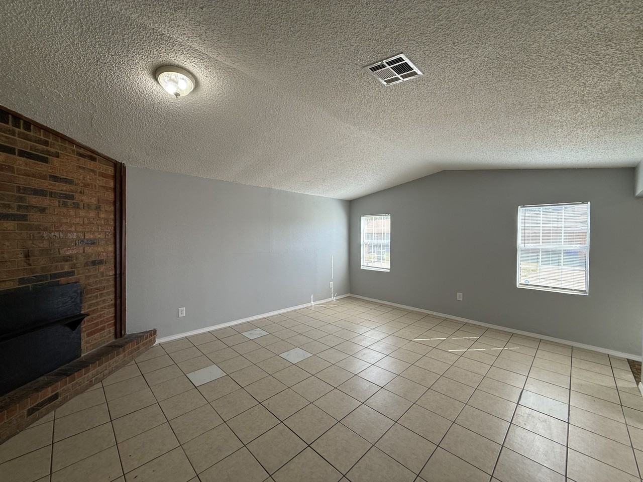 117 Kathleen Dr - Photo 3 of 15