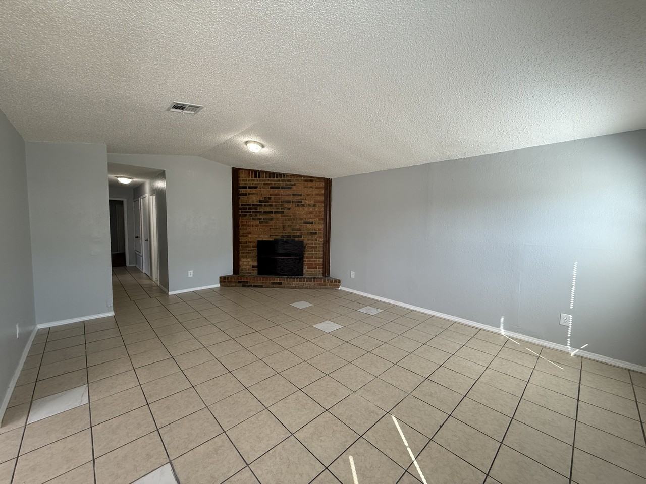 117 Kathleen Dr - Photo 4 of 15
