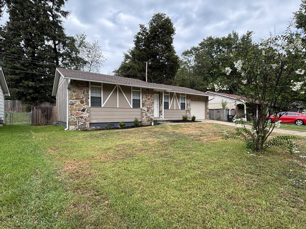 4 Woodbriar Ct - Photo 2 of 15