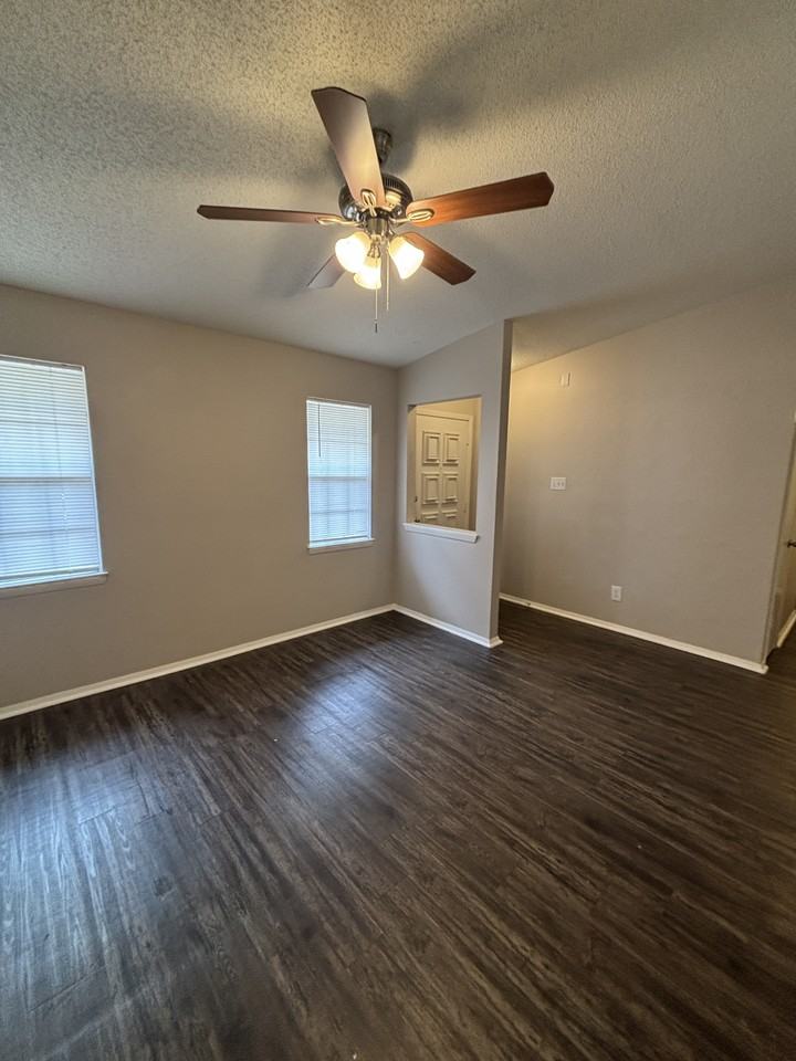 4 Woodbriar Ct - Photo 3 of 15