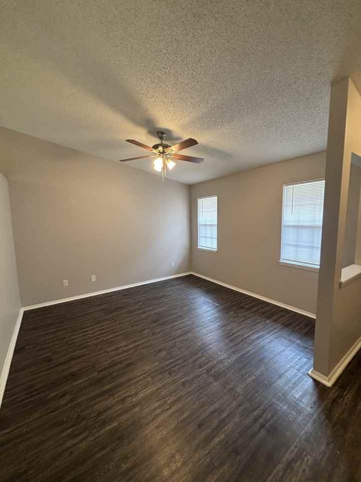 4 Woodbriar Ct - Photo 4 of 15