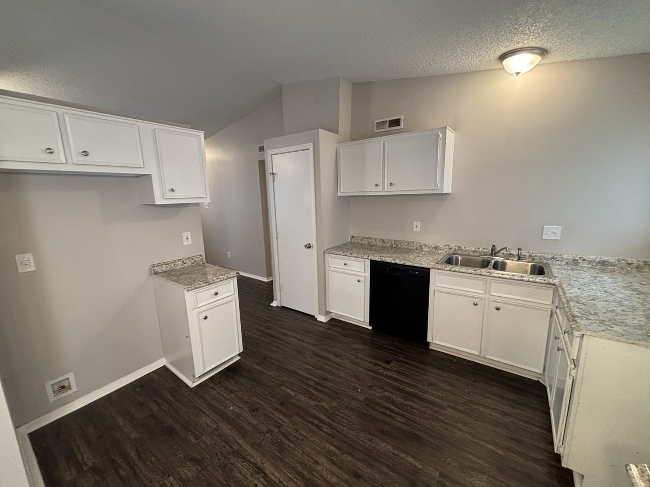 4 Woodbriar Ct - Photo 6 of 15