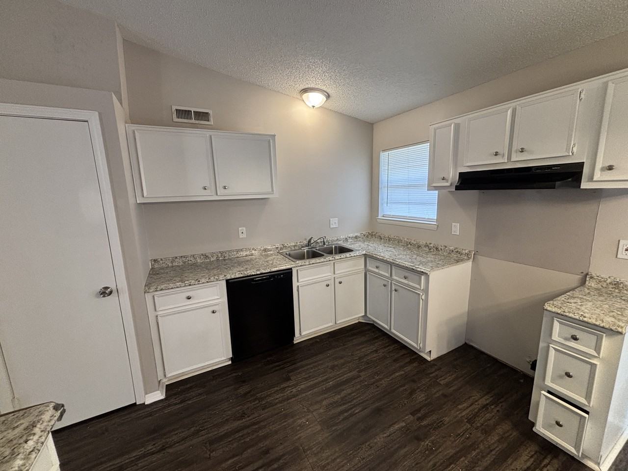 4 Woodbriar Ct - Photo 7 of 15
