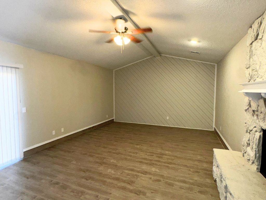 10105 Kirk Dr - Photo 3 of 15