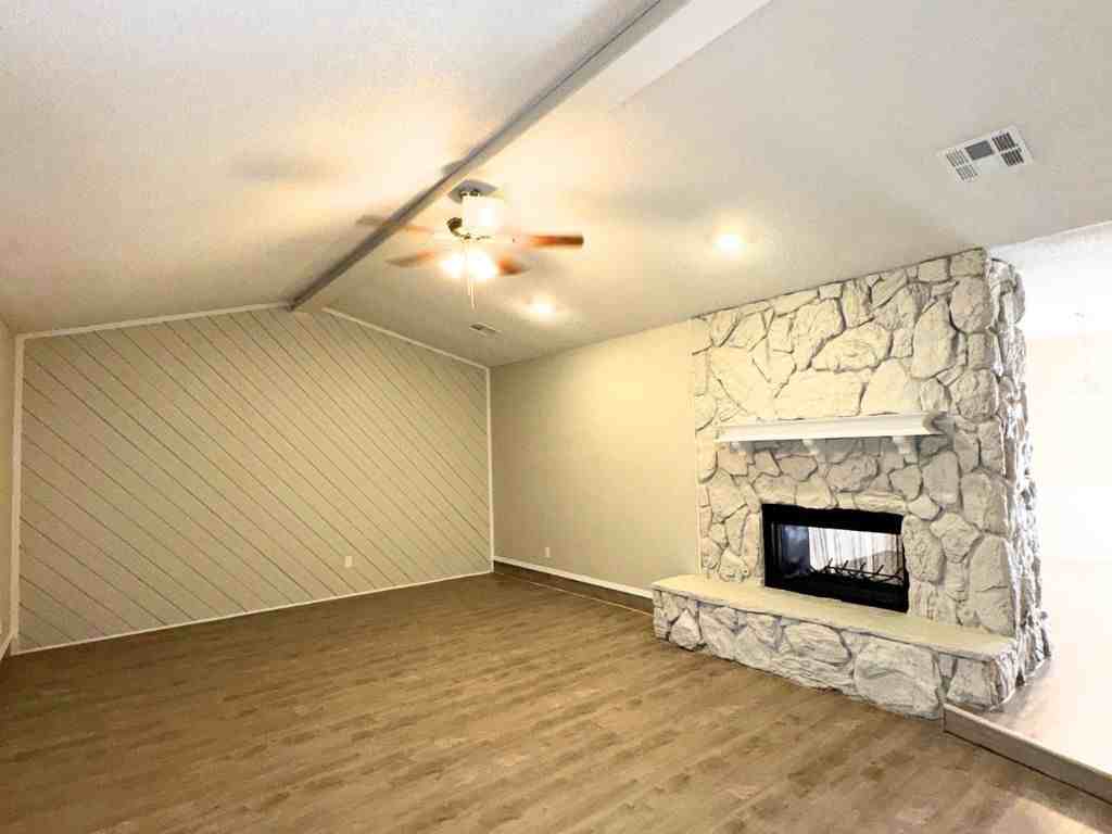 10105 Kirk Dr - Photo 4 of 15