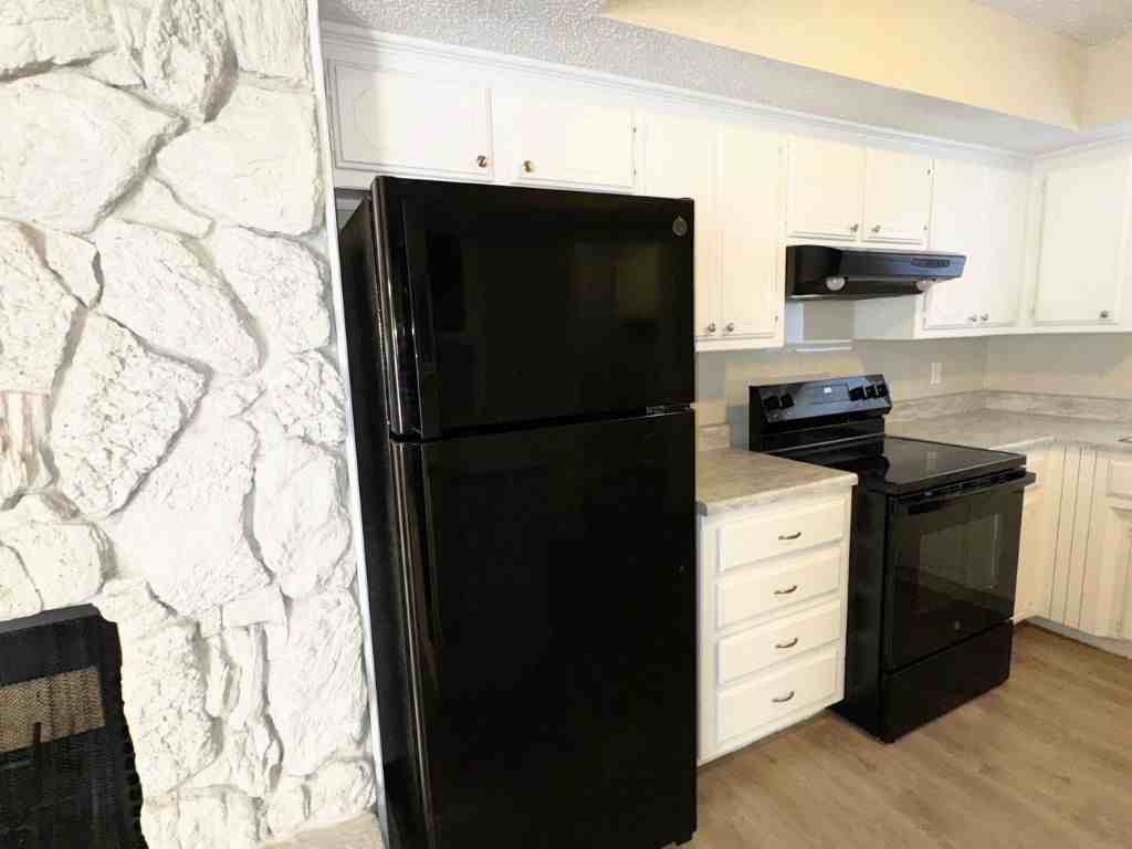 10105 Kirk Dr - Photo 6 of 15