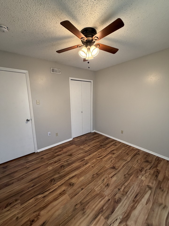 1724 Charlotte Ct - Photo 2 of 17