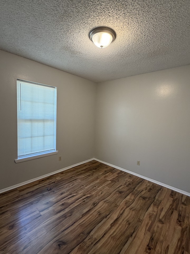 1724 Charlotte Ct - Photo 3 of 17