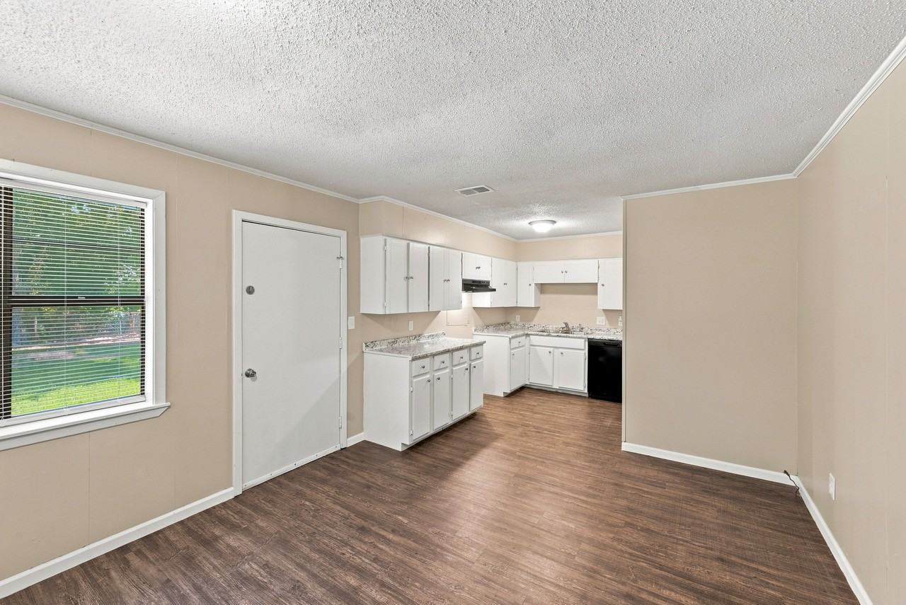 22 Kirkland St - Photo 7 of 18