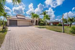 2325 Nw 26th Pl - Photo 1 of 1