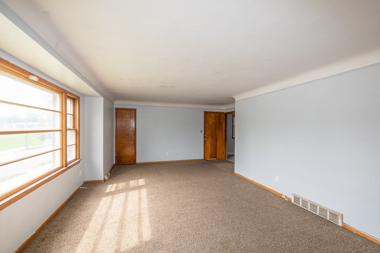665 Babbitt Rd - Photo 5 of 21